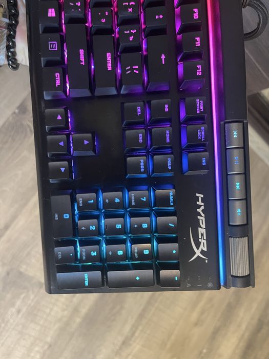 Alloy Elite RGB механична клавиатура