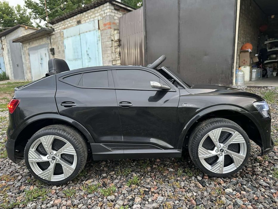 Продам дитячий електромобіль