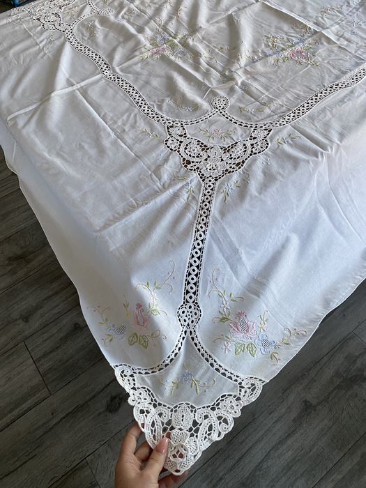 Toalha de mesa algodão com renda e bordado manual e 12 guardanapos