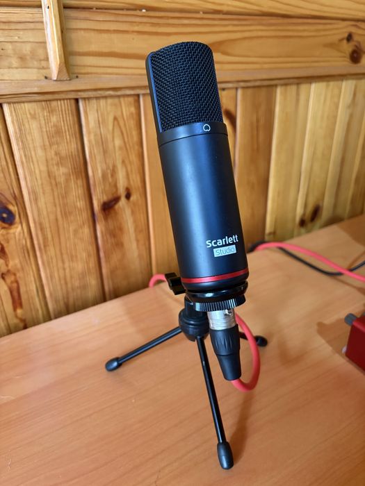 Focusrite Scarlett 2i2 Studio (3rd Gen) — полный комплект