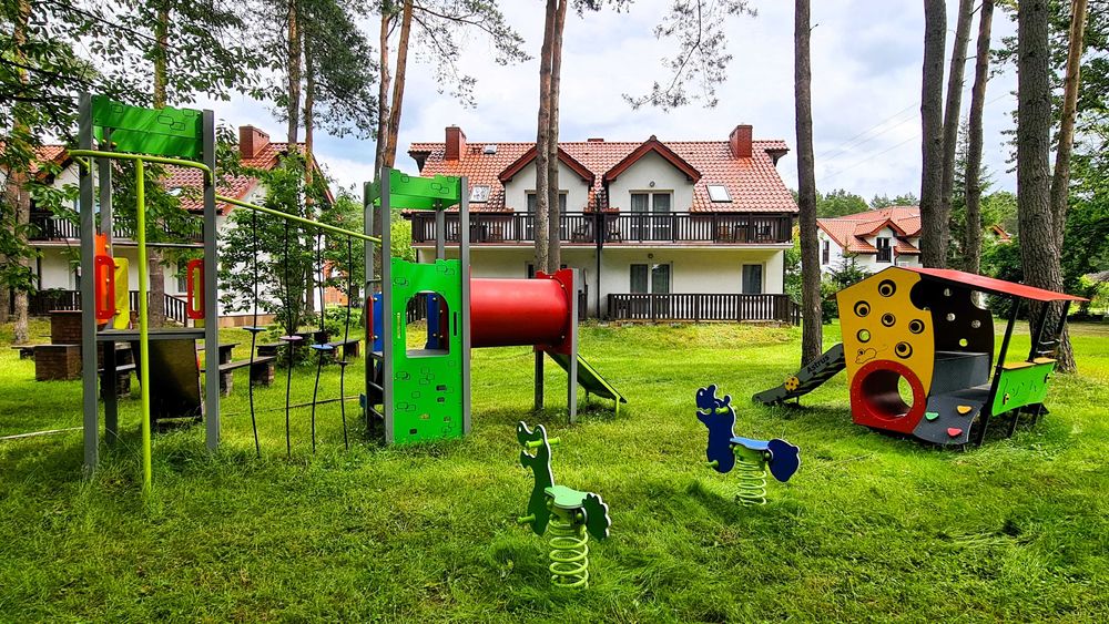 OŚRODEK NAD JEZIOREM! Domki na majówkę i rodzinne wakacje!