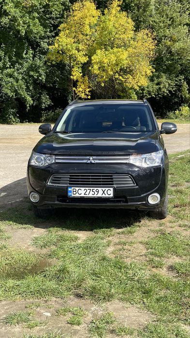 Mitsubishi Outlander Гібрид Автомат 2014