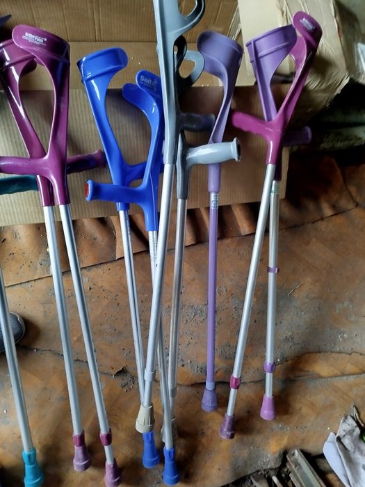 Костыли  для стариков.