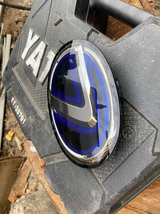 Lexus RX450, ES300H, 2016-2022 эмблема фронтальная синяя