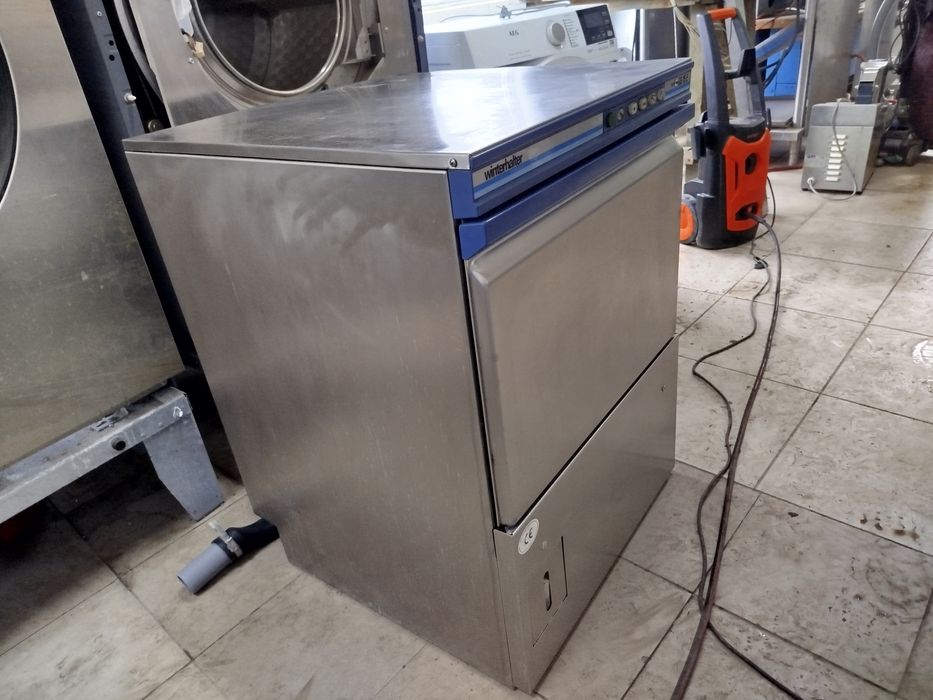 Посудомийна машина Winterhalter GS15e.