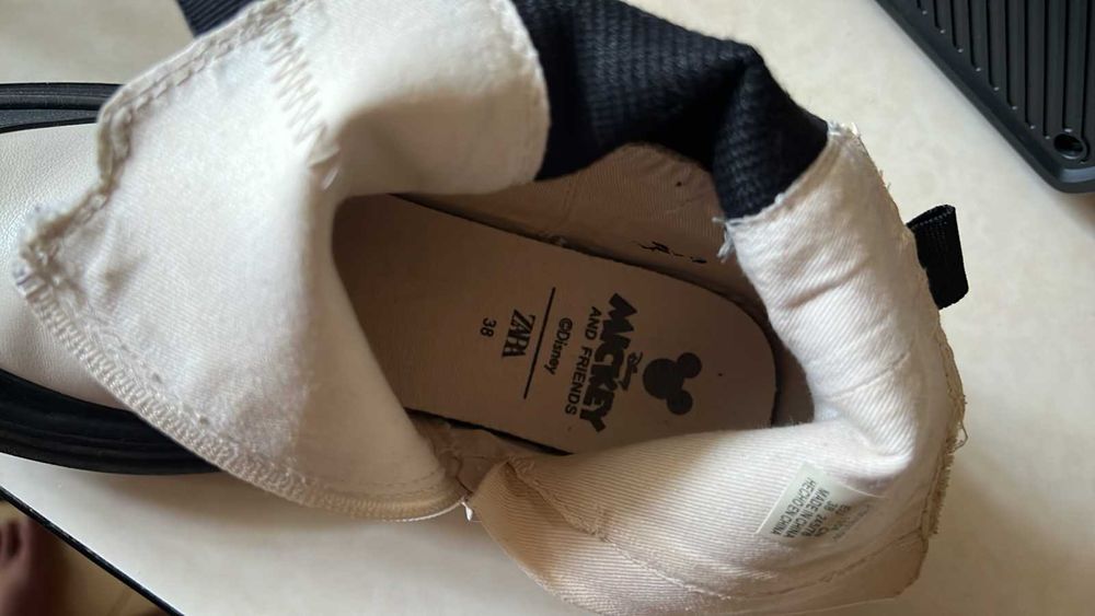 Стильные ботинки с Микки для девочки.