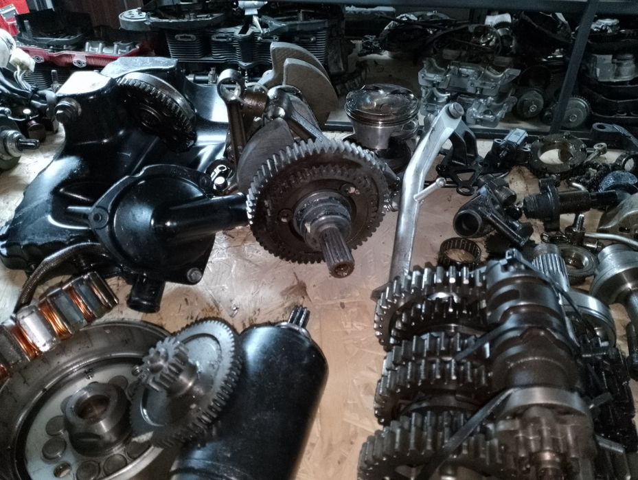 TRIUMPH SPRINT ST 1050 SILNIK wał skrzynia stator rozrusznik tłok tryb