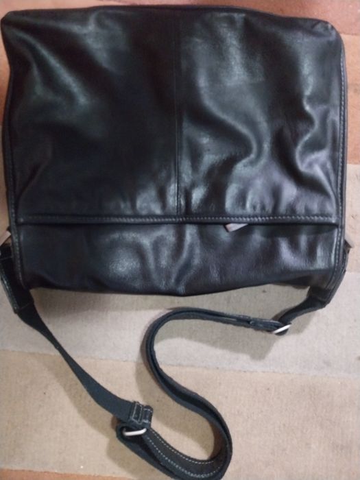 Saco c/ alsa em pele  (couro) como novo