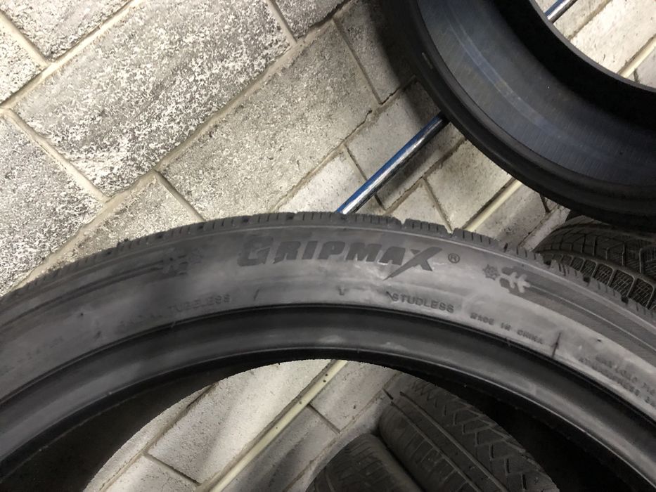 Зимові шини 235/40 R19 (96V) GRIPMAX