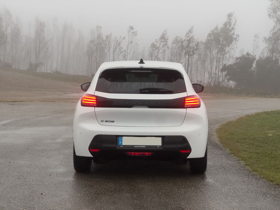 Peugeot e208 Allure 50kWh - Ultima oportunidade
