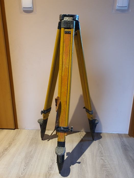 Statyw geodezyjny