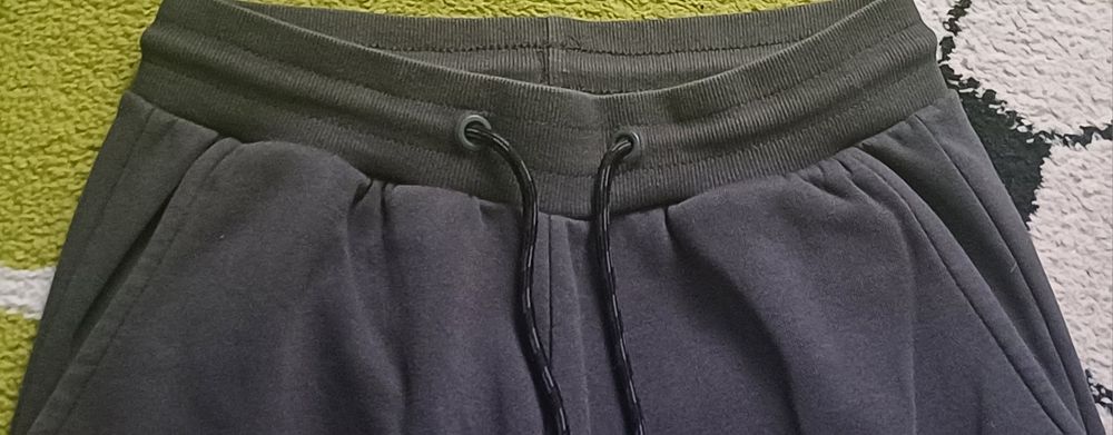 Spodnie dresowe dla chłopca Primark szare rozmiar około 170 +gratis