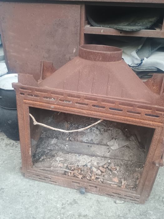 Żeliwny kominek ,palenisko