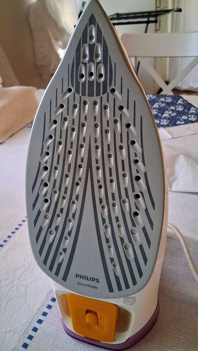 Philips Azur żelazko parowe moc 2400W wyrzut pary 190g