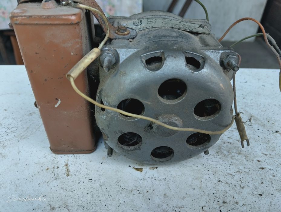електродвигун, типу КД-30-У4.