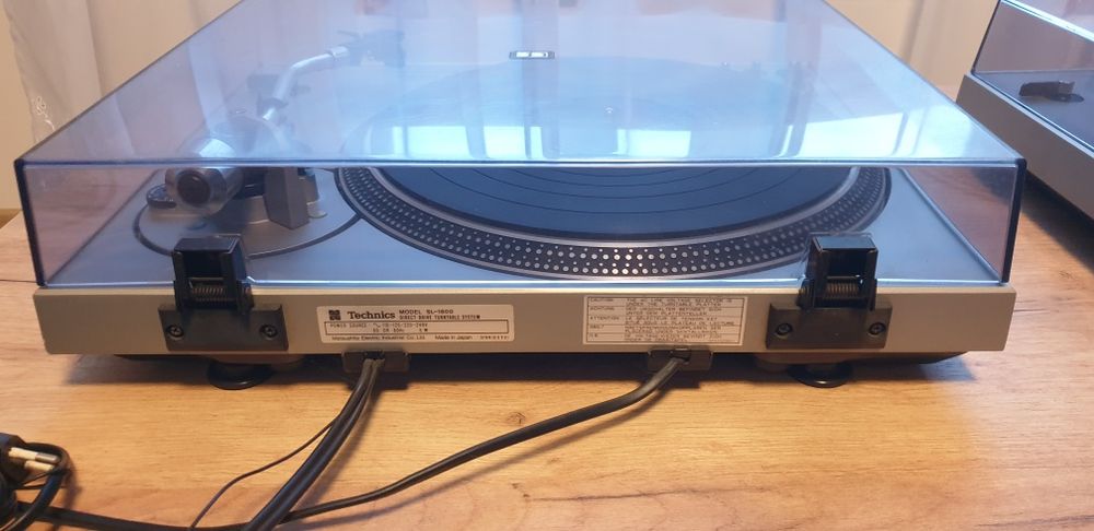 Gramofon Technics SL-1800
