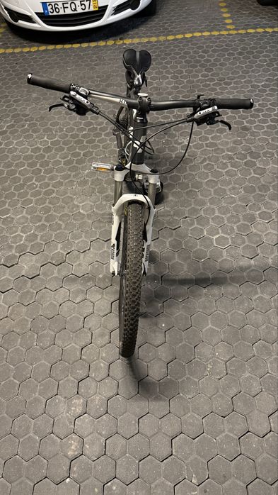 Bicicleta (CUBE hardtail de BTT)