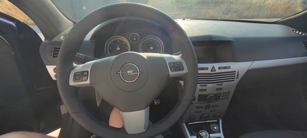 Opel Astra GTC — fotografia 10