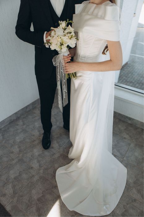 Весільна сукня в класично-мінімалістичному стилі
