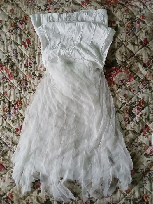 Sukienka  biała  rozmiar M
