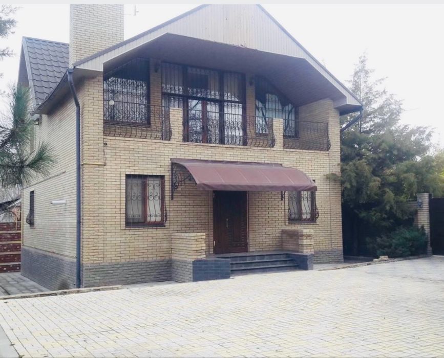 Дом в 602 м-не Салтовки. Новой постройки.180 м2.Старт-152000$. Торг