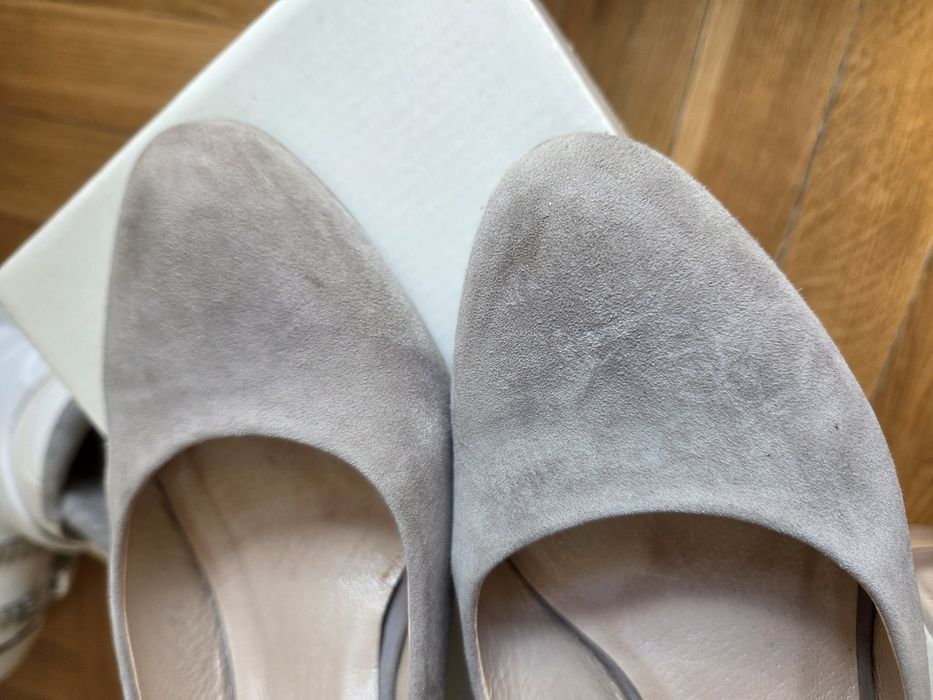 Szare zamszowe buty gino rossi odkrytą piętą