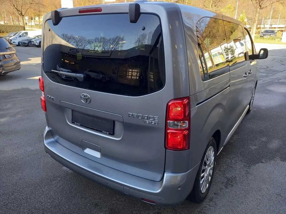 Wynajem Bus 8-os Toyota Proace  Wolne terminy Wakacje