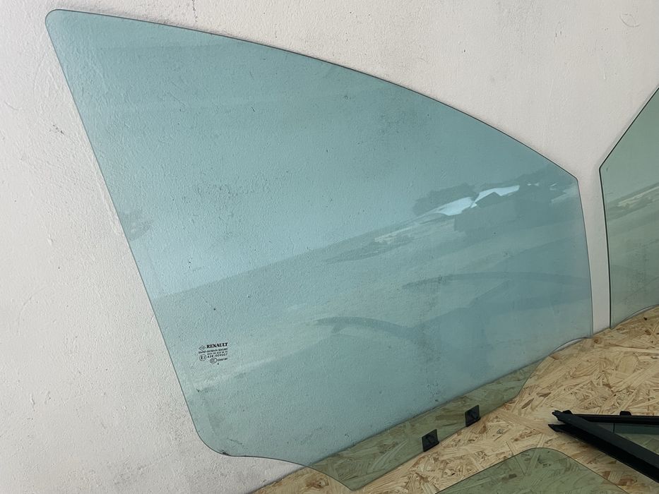 Скло дверей Renault Zoe стекло двери Рено Зое скло ляди стекло кришки