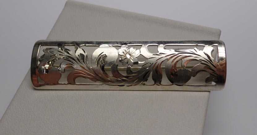 Srebrna broszka wycinane kwiaty handarbeit.