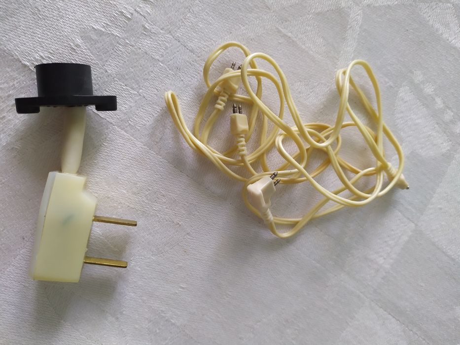 Зарядки, адаптери, проводи. Гортайте карусель