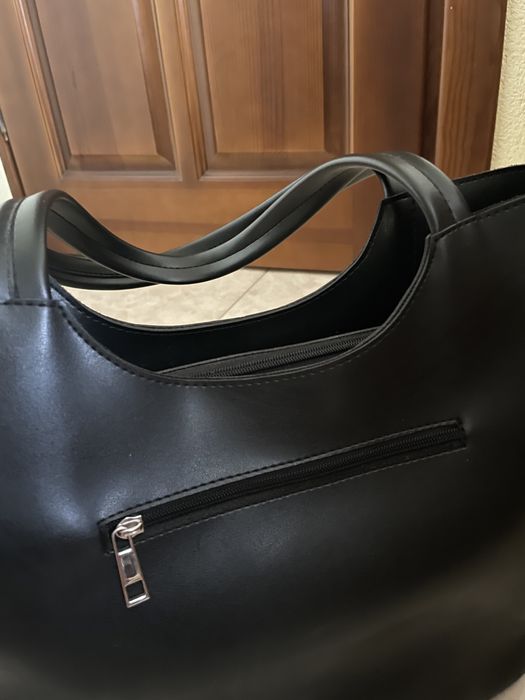 Чорна жіноча сумка