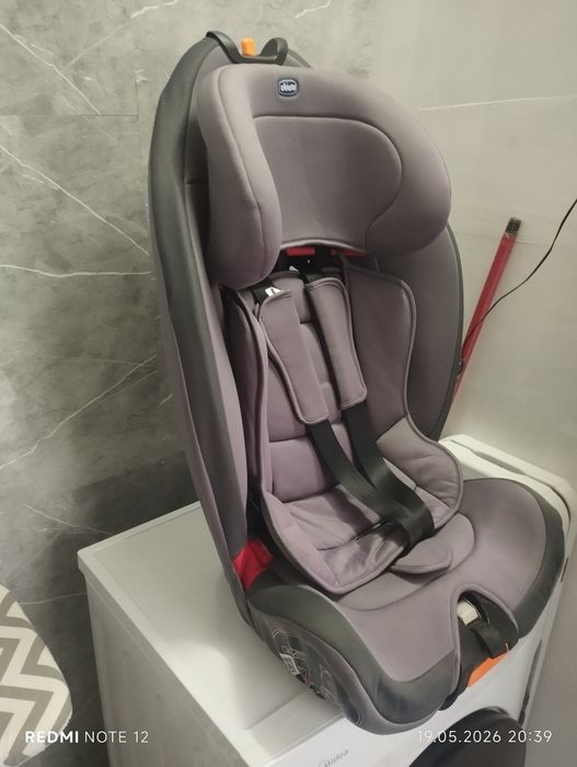 Vendo cadeira auto para criança Chicco (Artsana Group, Made in Italy).
