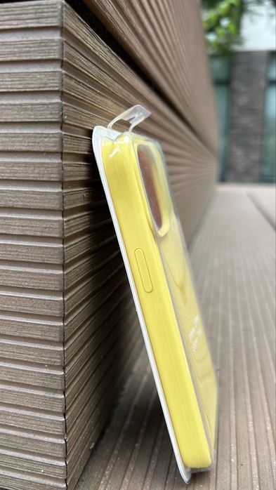 Silikonowe Etui do Iphone’a 13 Pro w kolorze Yellow (Żółtym)