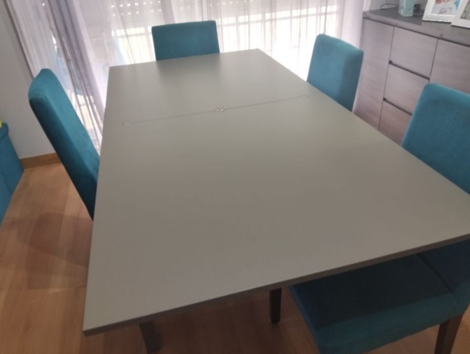 Conjunto mesa extensível com 4 cadeiras