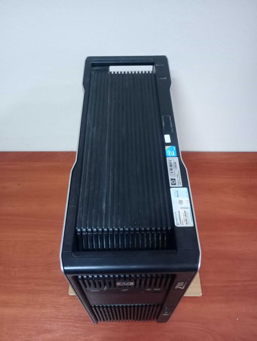 HP Z800 Workstation FF825AV Desktop 2x Xeon E5520