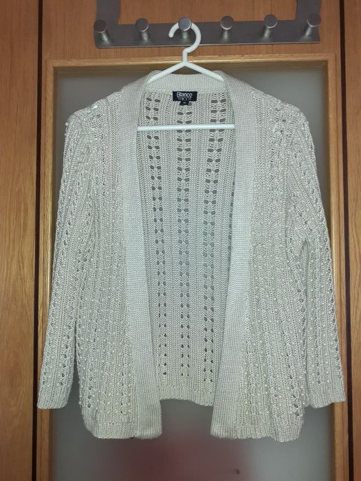 Casaco Blanco, em tricot com pérolas, tamanho S