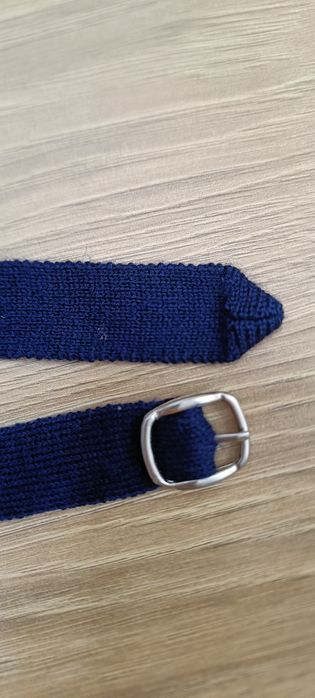 Wełniany granatowy pasek 95 cm włóczka srebrna klamra