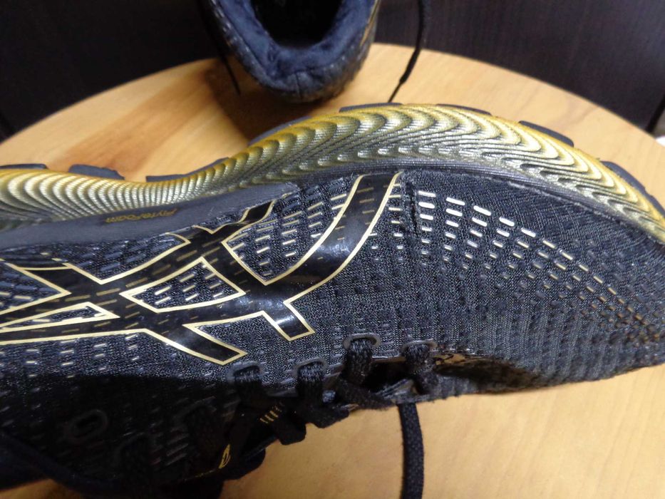 Sapatilhas Asics Black / Pure Gold