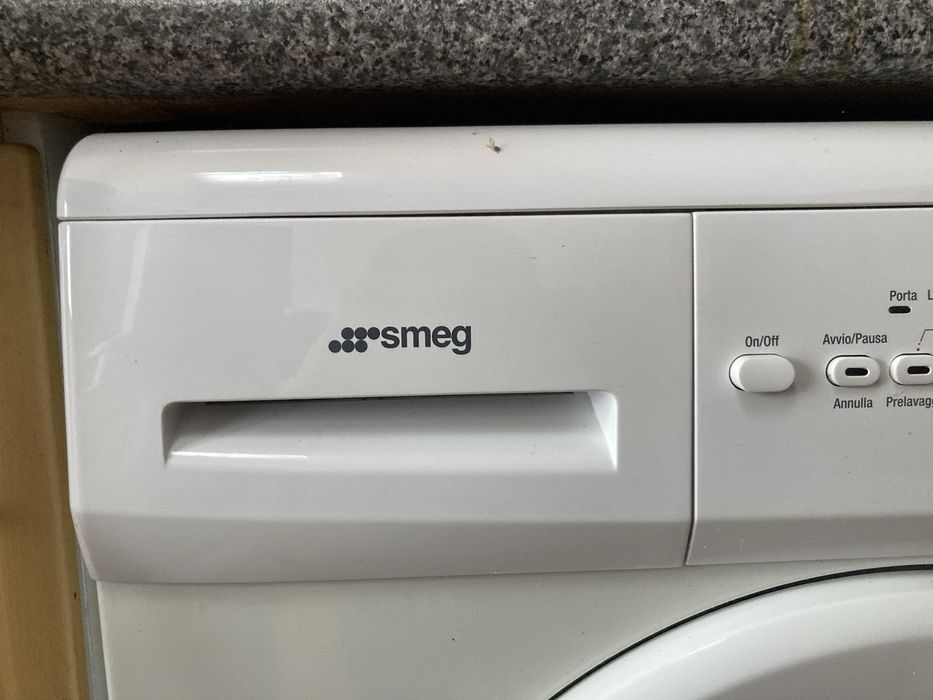 Máquina de lavar roupa SMEG