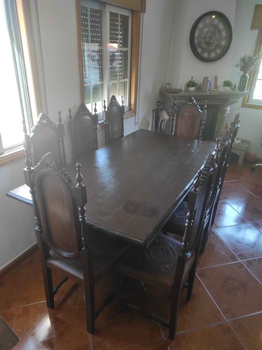 Mesa de jantar com 8 cadeiras
