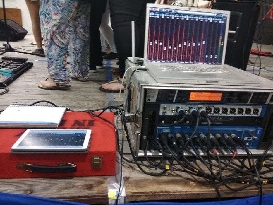 DJ freelancer, animação de eventos.