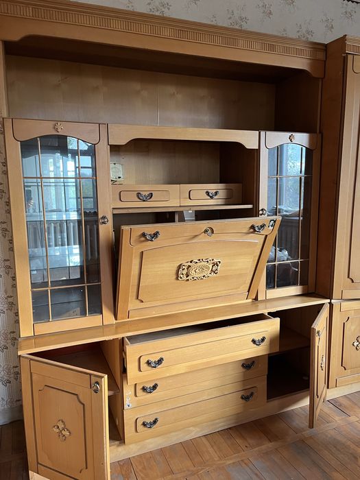 Меблі, шафа з масиву дерева ясен