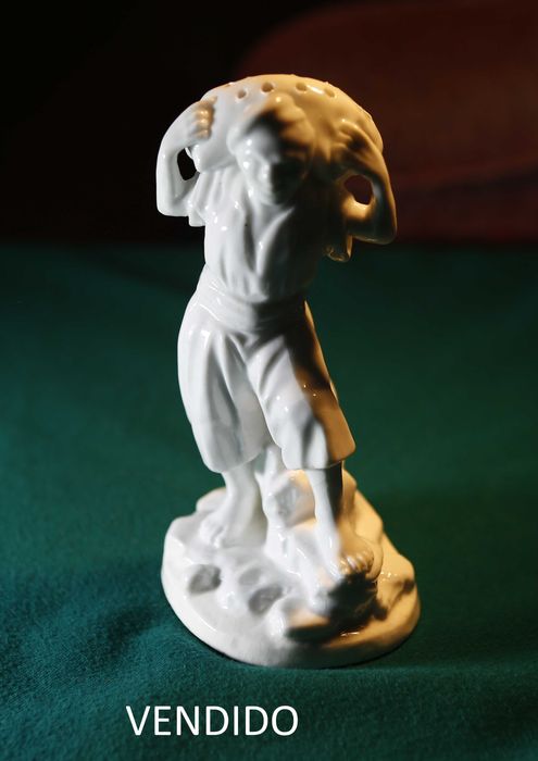 Paliteiro Ceramica Homen com Fardo