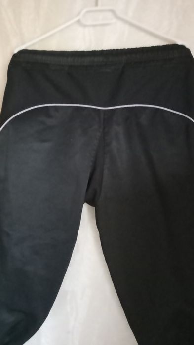Spodnie dresowe 3/4 firmy UMBRO