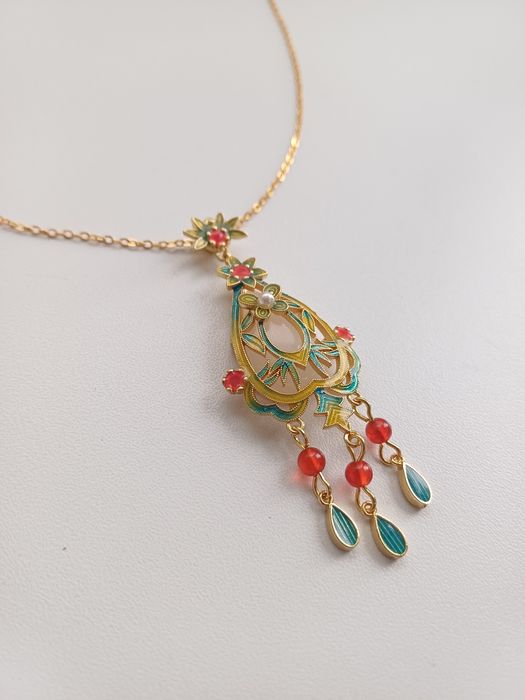 Colar de imitação de estilo clássico chinês, com fio dourado