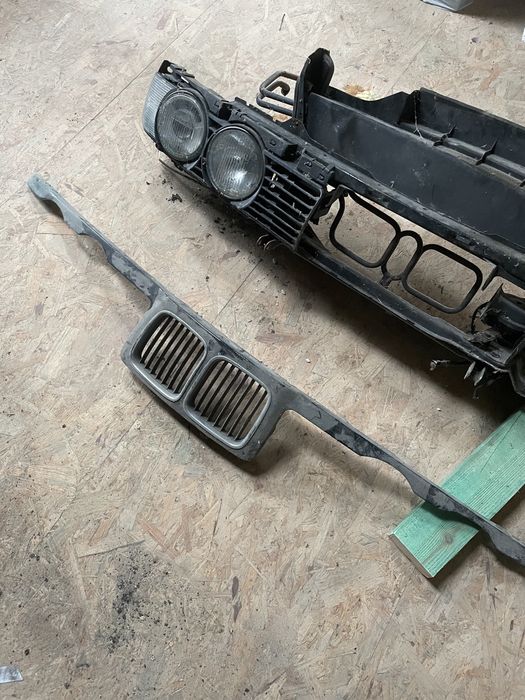 Bmw e34 komplet pas przedni Hella Shadow linie