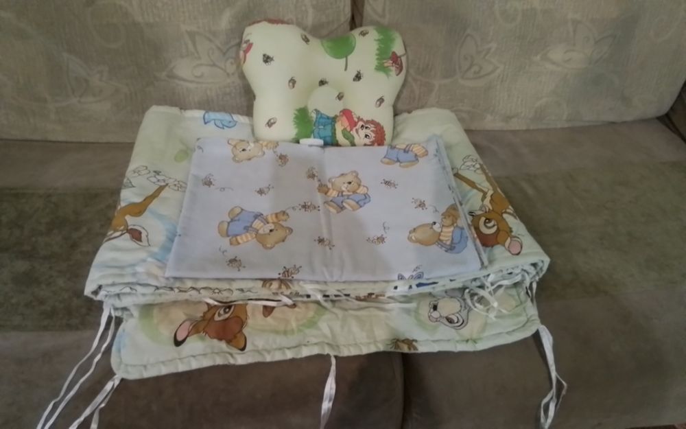 Бортик, подушка и пододеяльник в детскую кроватку
