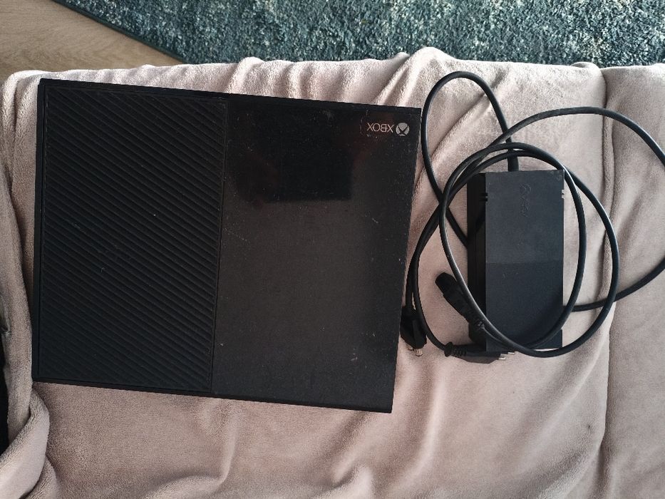 Xbox One Fat a trabalhar