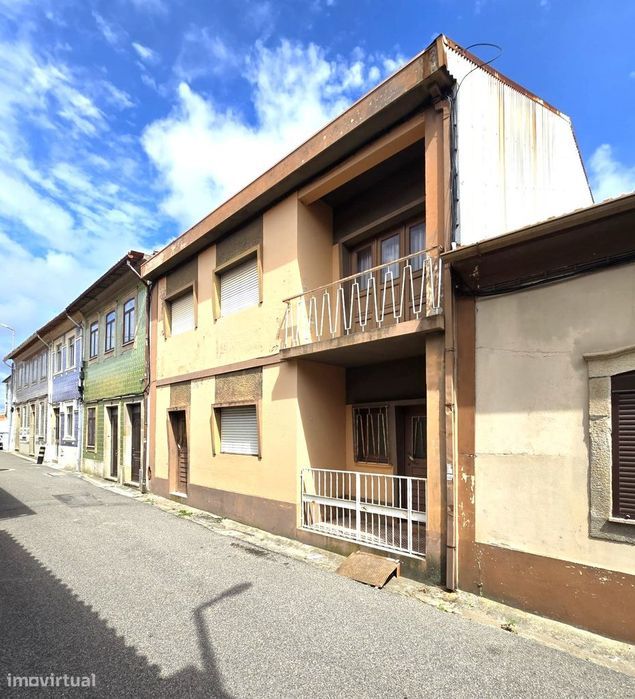 Detached House with Ground Floor and First Floor in the Center of Ovar