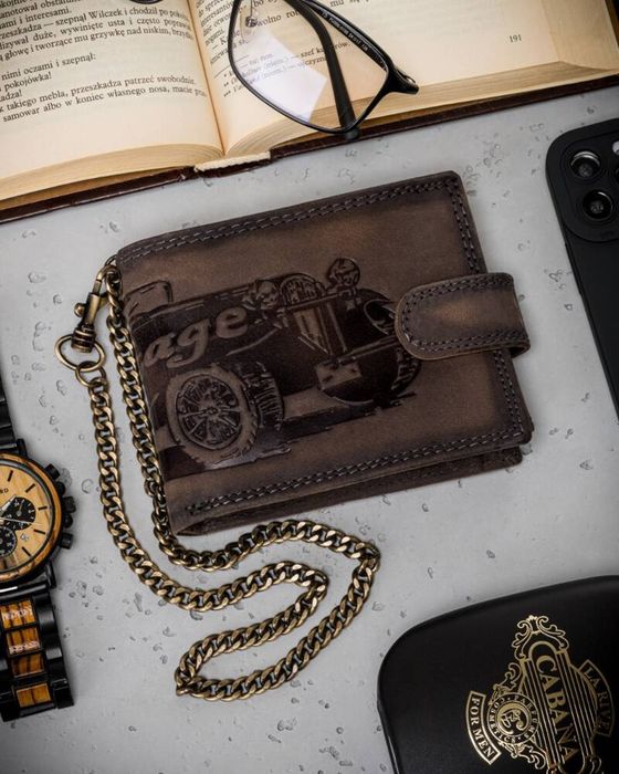 duży, skórzany portfel męski na zatrzask z łańcuszkiem